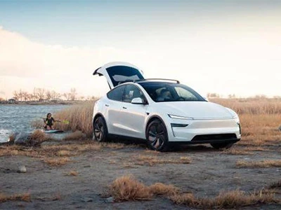 Tesla 2025 Chongqing Auto Show Shines: Humanoid Robots, New Cars All On Displ...